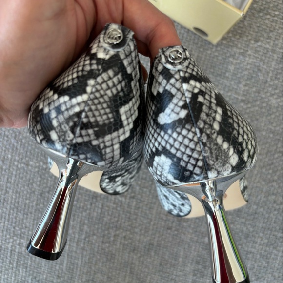 Michael Kors Mid Pump – Snake Embossed Leather – Size 8.5M brand new - Picture 11 of 16